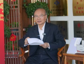 王谨在北大纵横共话家国情怀，倡导新闻文学时代新风