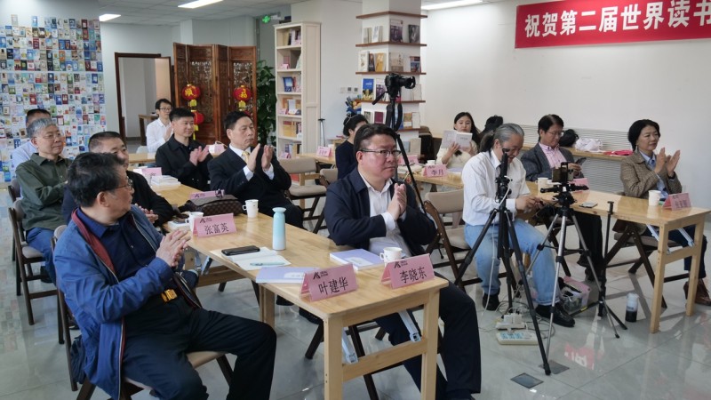 王謹(jǐn)在北大縱橫共話家國(guó)情懷，引領(lǐng)新聞文學(xué)時(shí)代新風(fēng)