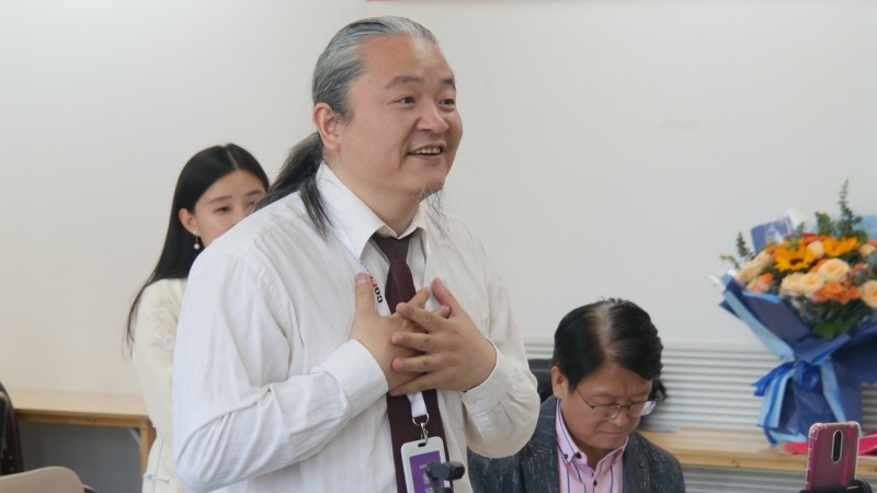 王謹(jǐn)在北大縱橫共話家國(guó)情懷，引領(lǐng)新聞文學(xué)時(shí)代新風(fēng)
