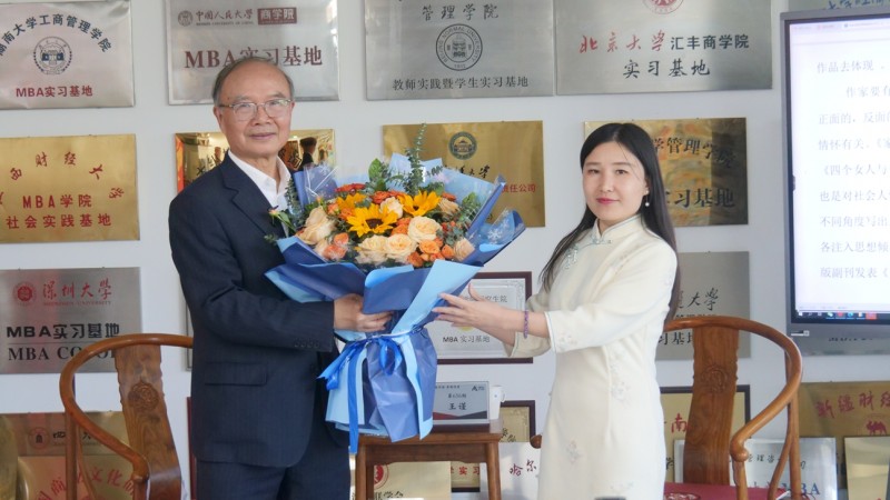 王謹(jǐn)在北大縱橫共話家國(guó)情懷，引領(lǐng)新聞文學(xué)時(shí)代新風(fēng) 