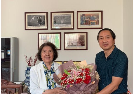三十五载知遇 终生如沐春风——痛悼万绍芬先生